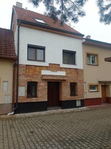 Budova, kde se prázdninový dům nachází