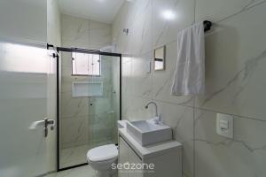 Ένα μπάνιο στο Duplex 2Q próx. praia c/ garagem RRT0098 +11 φωτογραφίες