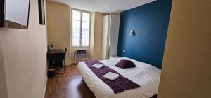 Llit o llits en una habitació de Hotel Belvue