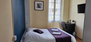 Llit o llits en una habitació de Hotel Belvue