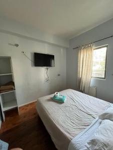 a bedroom with a bed and a flat screen tv at Hotel Nativo in Santiago