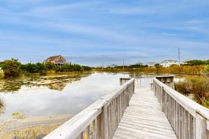 Imagen de la galería de Somethin' Fishy #28-6, en Avon