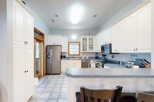 Imagen de la galería de Somethin' Fishy #28-6, en Avon