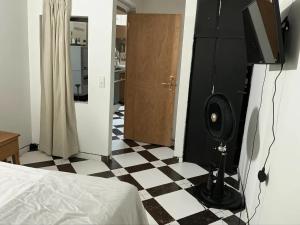 a bedroom with a room with a checkerboard floor at Aparta Suites Torre de Prado 302 Apartamento para 4 Personas in Medellín