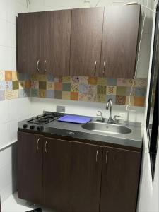 Dapur atau dapur kecil di Aparta Suite Torre De Prado 302