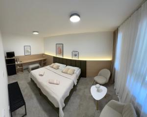 Posteľ alebo postele v izbe v ubytovaní Apartmány Reduta - new