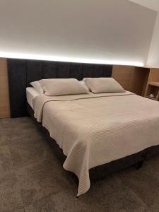 Posteľ alebo postele v izbe v ubytovaní Apartmány Reduta - new