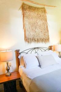 En eller flere senge i et værelse på Casa Duende Palapa with Beautiful Rooftop - 2 BR 2BA