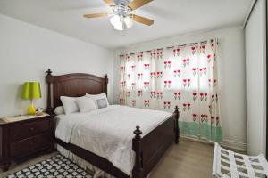Postel nebo postele na pokoji v ubytování Comfy nest 3BR in Brampton Canada
