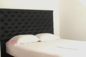 Postel nebo postele na pokoji v ubytování Hosting and Travel Services 420