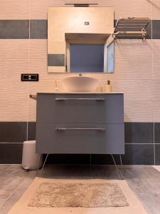 a bathroom with a sink and a mirror at B&B Cà dei Nonni di Barbero Chiara in Calliano