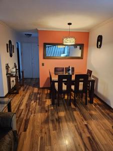 a dining room with a table and chairs at Dept Hermosa Vista, Las Condes in Santiago