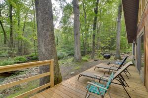 Zahrada ubytování Secluded Stroudsburg Home - 5 Mi to Ski Resort