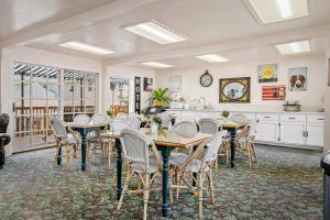 Η κουζίνα ή μικρή κουζίνα στο Peach Tree Inn
