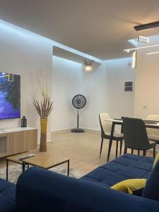 TV/trung tâm giải trí tại Bel appartement de 4 pieces à Addoha Locodjro
