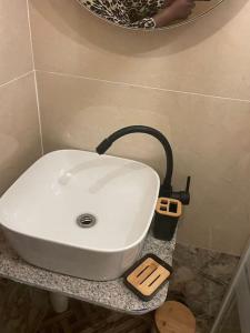 Phòng tắm tại Bel appartement de 4 pieces à Addoha Locodjro