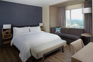 Ένα ή περισσότερα κρεβάτια σε δωμάτιο στο Seattle Marriott Bellevue +89 φωτογραφίες