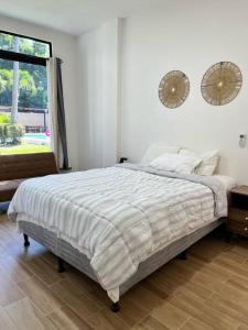 Postel nebo postele na pokoji v ubytování Private Beach side Villa - Playa San Diego + 60 fotografií