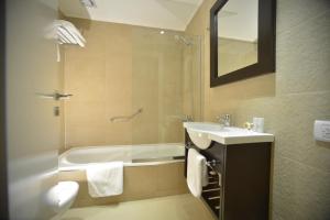 Ένα μπάνιο στο Hotel Versailles +34 φωτογραφίες