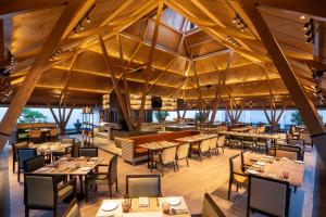 Restaurace v ubytování Radisson Resort Hatgad Saputara