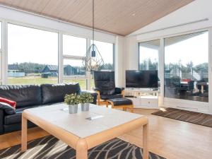 Posezení v ubytování 10 person holiday home in Harboøre-By Traum