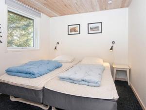 Postel nebo postele na pokoji v ubytování 10 person holiday home in Harboøre-By Traum
