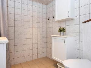 Koupelna v ubytování 10 person holiday home in Harboøre-By Traum