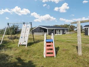 Herní místnost nebo prostor pro děti v ubytování 10 person holiday home in Harboøre-By Traum