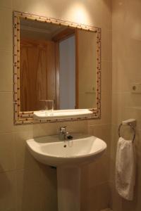 A bathroom at Hotel Levante