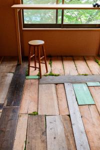 A balcony or terrace at 清津峡Hostel 雪ふる宿
