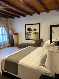 Postel nebo postele na pokoji v ubytování Hotel Boutique Hacienda Guadalupe
