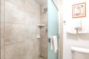 Kupatilo u objektu KBM Resorts FREE CAR Napili Point Stunning Ocean view Gorgeous 2-Bedroom Condo NAP-C42
