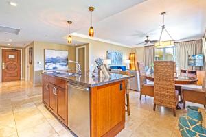 Posezení v ubytování KBM Resorts FREE CAR Honua Kai Hokulani Ocean view 2-Bedroom Condo Recently Remodeled HKH-409