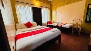 Llit o llits en una habitació de Hotel August International