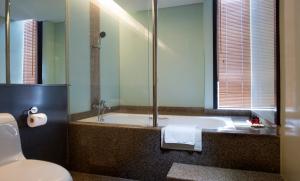 Koupelna v ubytování Empire Hotel Subang