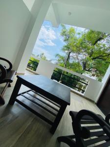 Φωτογραφία από το άλμπουμ του King's Marine B&B Surf Hotel σε Matara