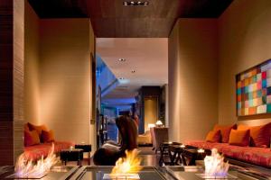 Зона вітальні в The Westin Lima Hotel & Convention Center