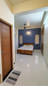 Ένα ή περισσότερα κρεβάτια σε δωμάτιο στο HRISHI Guest Suites 3Bhk +36 φωτογραφίες