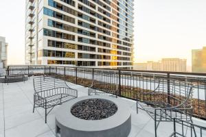 a balcony with chairs and a table and a building at Loop 1BR w Deck Gym WD nr W Loop the L CHI-220 in Chicago