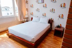 Postel nebo postele na pokoji v ubytování Anh Dao Mekong Hotel