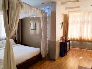 Postel nebo postele na pokoji v ubytování Anh Dao Mekong Hotel