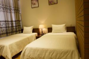 Postel nebo postele na pokoji v ubytování Anh Dao Mekong Hotel