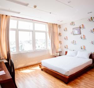 Postel nebo postele na pokoji v ubytování Anh Dao Mekong Hotel