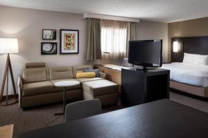 Μια τηλεόραση ή/και κέντρο ψυχαγωγίας στο Residence Inn by Marriott Boulder