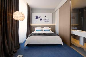 Un pat sau paturi într-o cameră la Hotel Cubo