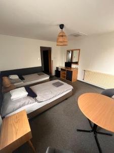 A bed or beds in a room at Jonathan Bed&Pizza