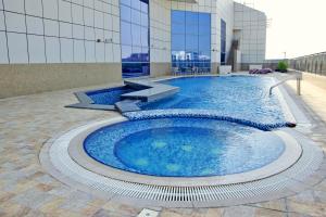 Bazén v ubytování Seven Seas Hotel nebo v jeho okolí