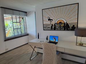 TV a/nebo společenská místnost v ubytování Studio d'Artiste
