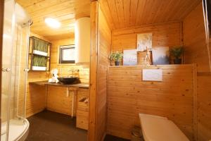Kuchyňa alebo kuchynka v ubytovaní Secret Lake Prag magic place relaxation& wellness