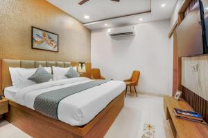 Postel nebo postele na pokoji v ubytování Hotel Devine Zirakpur Chandigarh